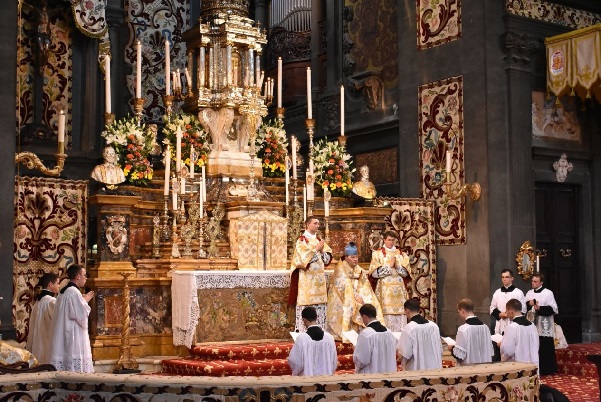 Catholic Ritwal Religions, two | English Echo